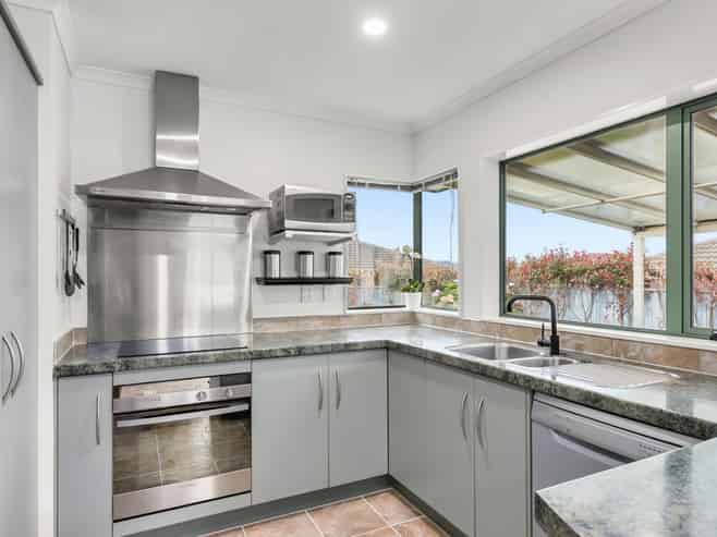 12  Percy Kinsman Crescent, Riverstone Terraces