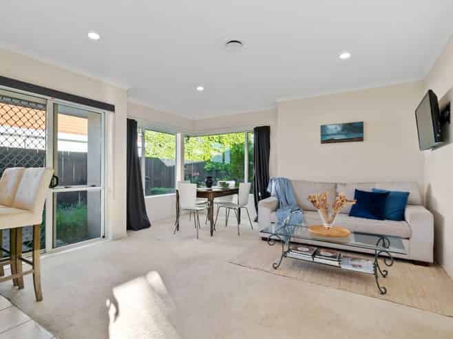 27 Gillett Place, Botany Downs