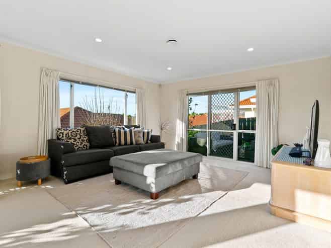 27 Gillett Place, Botany Downs