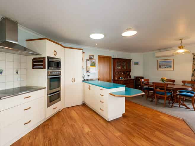 28 Meeanee Quay, Westshore