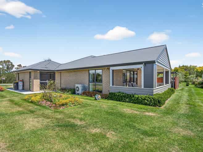 3 Redwood Lane, Martinborough