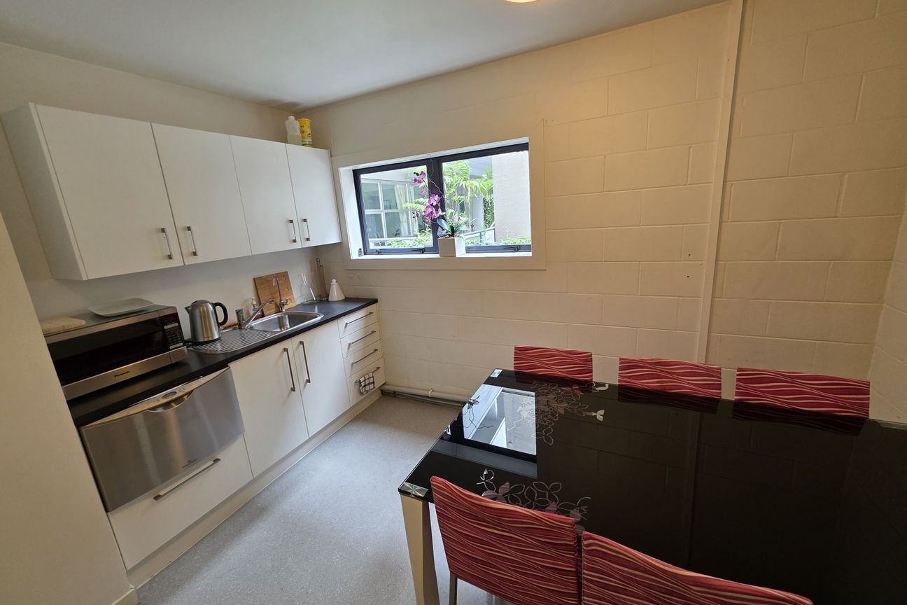 Newmarket Office Tenancy with Established Fitout - Flere