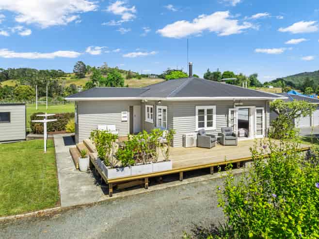 116 Loop Road, Otaika