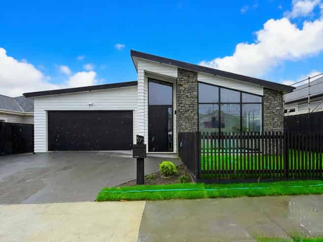 377 Te Taruna Drive, Milldale