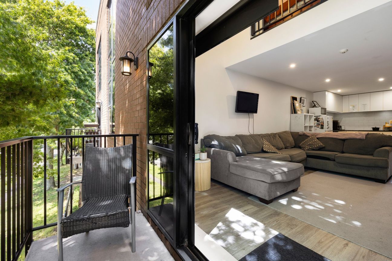 Location, Modern Comforts and Leafy Outlook – pohled 2
