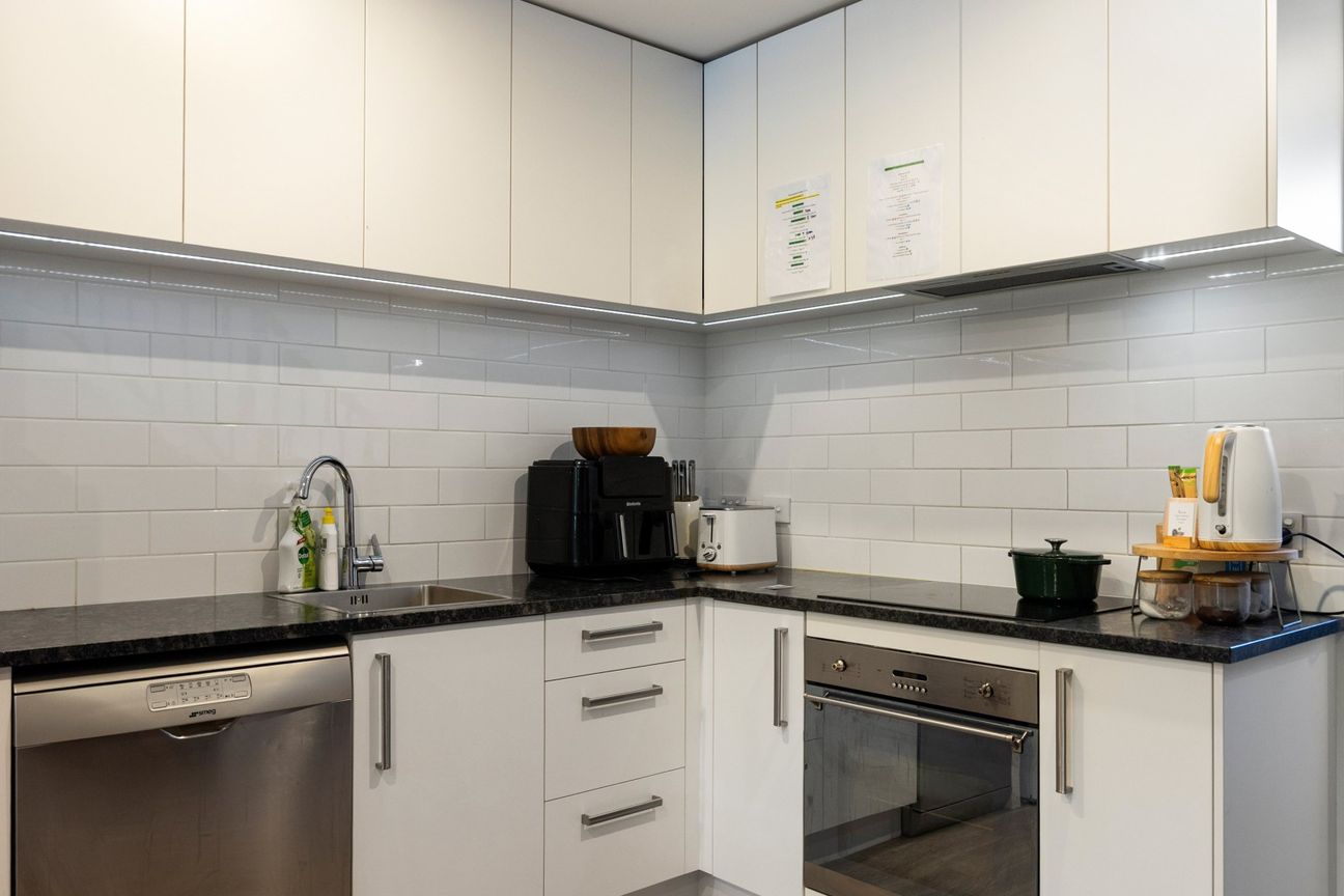 Location, Modern Comforts and Leafy Outlook – pohled 5