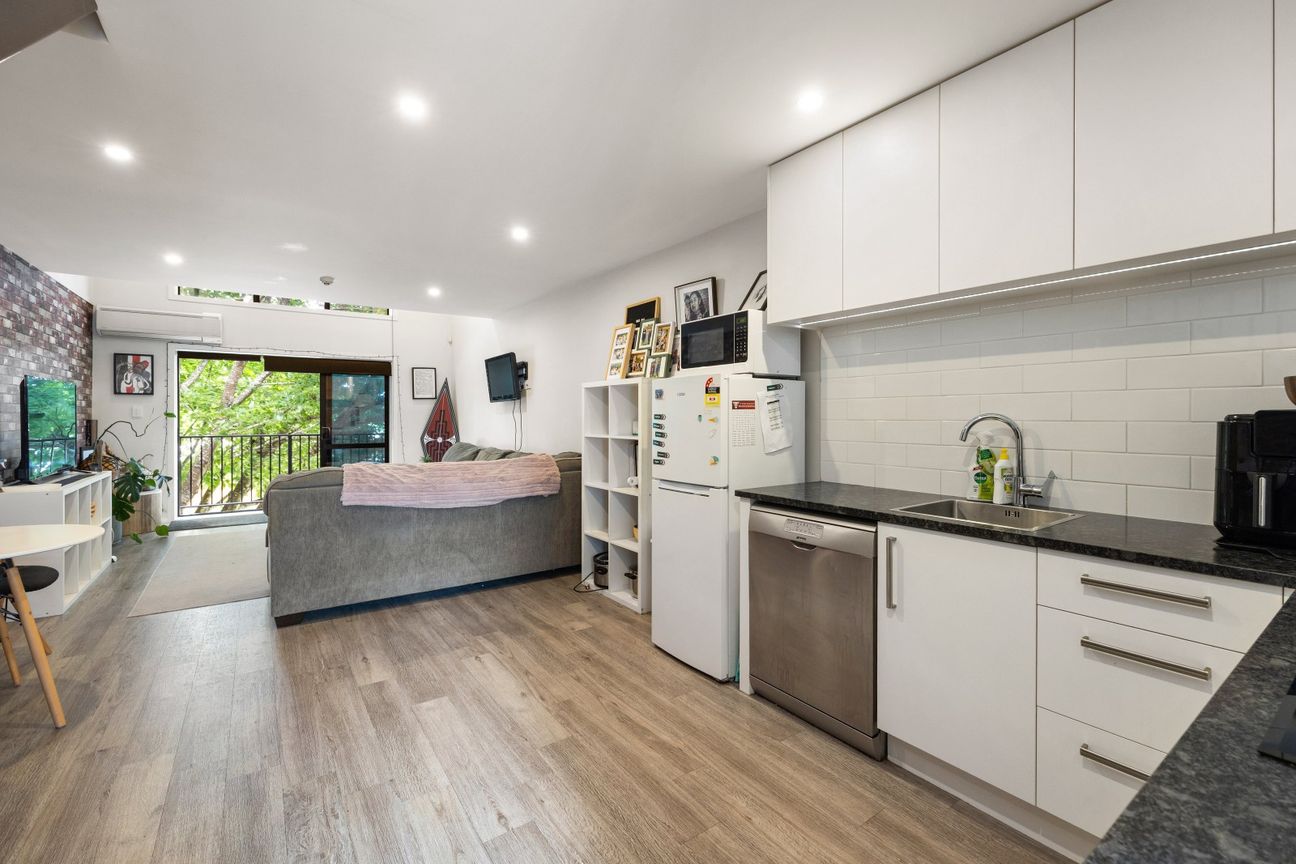Location, Modern Comforts and Leafy Outlook – pohled 6
