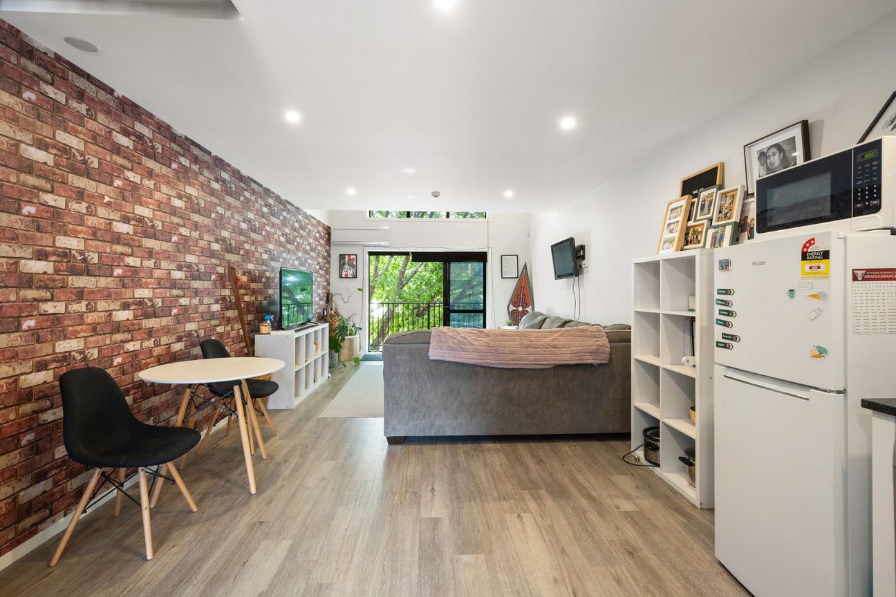Location, Modern Comforts and Leafy Outlook – další