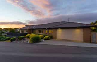 12 Simpson Crescent, RAUMATI BEACH