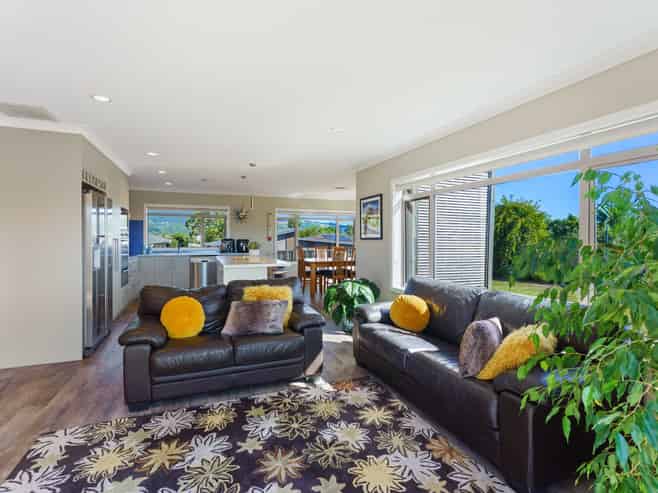 12 Simpson Crescent, RAUMATI BEACH