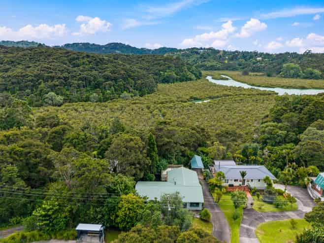 126 Laingholm Drive, Laingholm