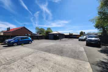 Unbeatable Exposure on Yaldhurst Road!