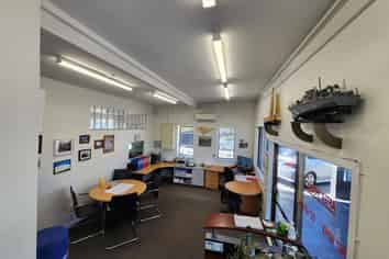 Unbeatable Exposure on Yaldhurst Road!