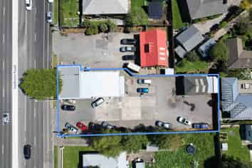 Unbeatable Exposure on Yaldhurst Road!