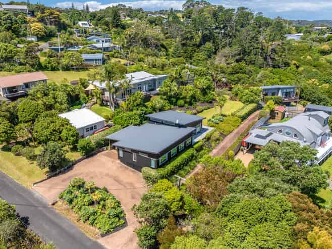 28D Beatty Parade, Surfdale