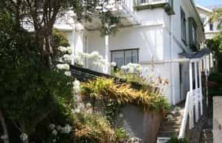 Bottom Fla/132a Kelburn Parade, Kelburn