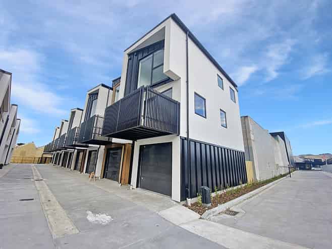 2/317 Lincoln Road, Addington