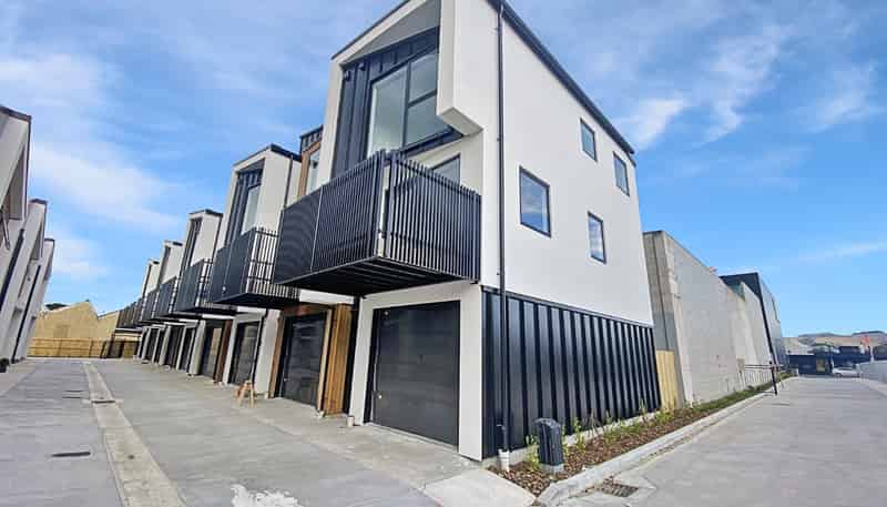 2/317 Lincoln Road, Addington