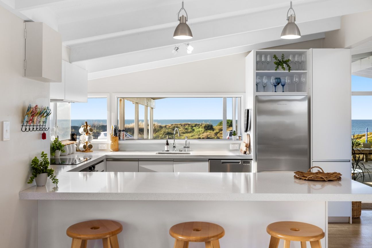Prime waterfront must sell - Vista 3