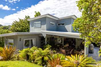 162 Ocean View Road, Oneroa