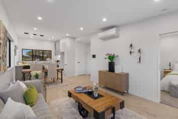 935F Whangaparaoa Road, Manly