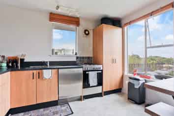 24 Parklands Drive, Huntsbury