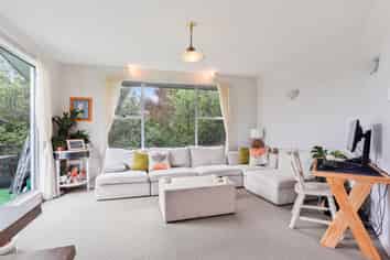 24 Parklands Drive, Huntsbury