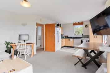 24 Parklands Drive, Huntsbury