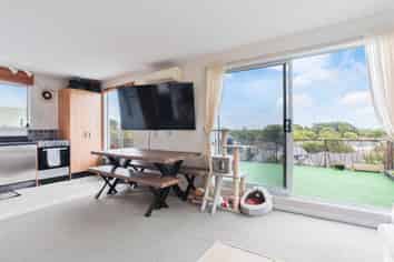 24 Parklands Drive, Huntsbury