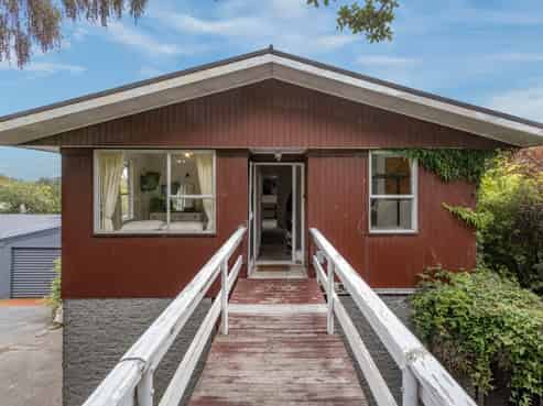 24 Parklands Drive, Huntsbury