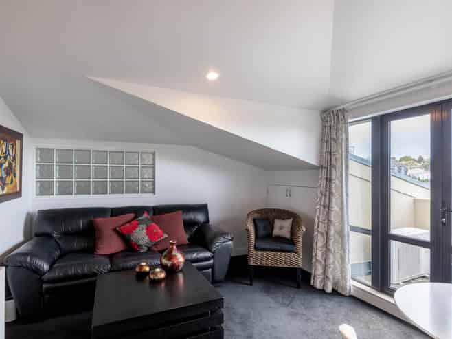 3B/8 Laxon Terrace, Newmarket