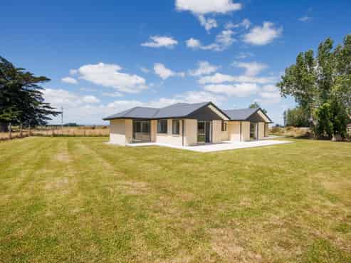 2465 State Highway 1, Rongotea