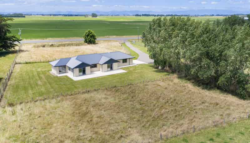 2465 State Highway 1, Rongotea