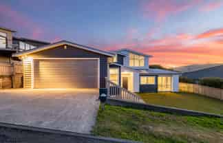 31 Aspiring Terrace, Aotea