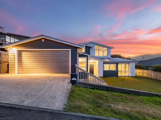 31 Aspiring Terrace, Aotea