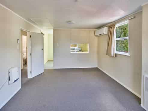 2/3 Bouverie Street, Petone