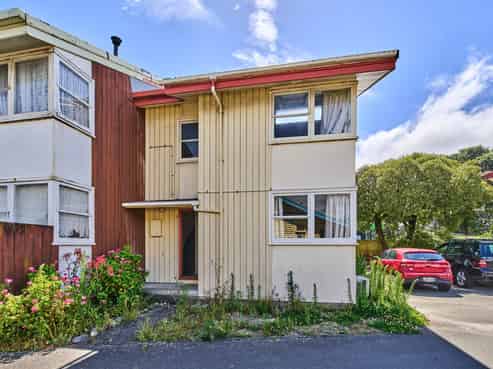 2/3 Bouverie Street, Petone