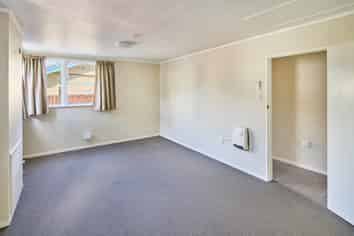 2/3 Bouverie Street, Petone