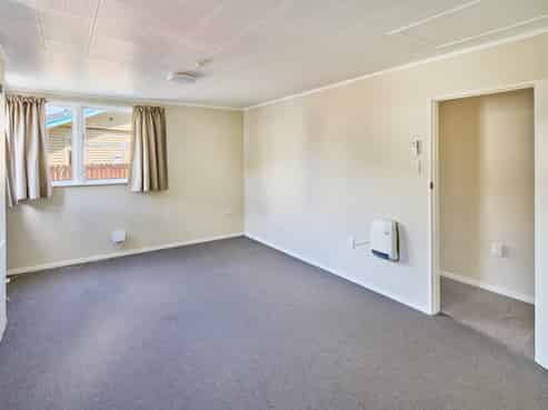 2/3 Bouverie Street, Petone