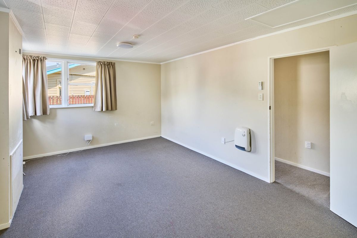 Unlock potential – do up opportunity in Petone - View 4