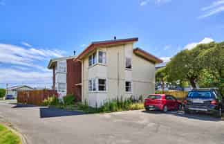 2/3 Bouverie Street, Petone