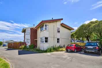 2/3 Bouverie Street, Petone