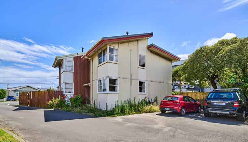 2/3 Bouverie Street, Petone