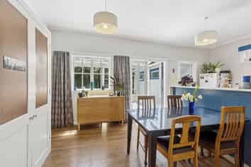 10 Hall Street, Newtown