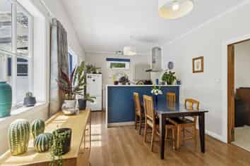 10 Hall Street, Newtown