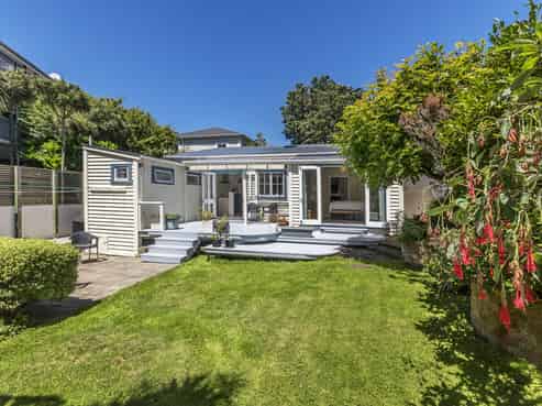 10 Hall Street, Newtown