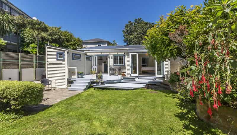 10 Hall Street, Newtown