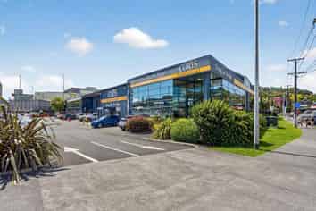 LARGE CENTRAL WAREHOUSE / SHOWROOM
