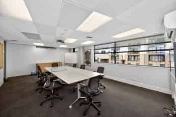 LARGE CENTRAL WAREHOUSE / SHOWROOM
