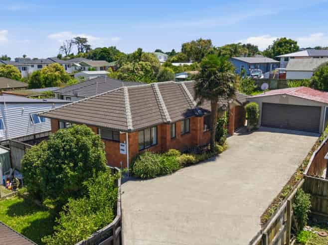 25A McInnes Road, Weymouth